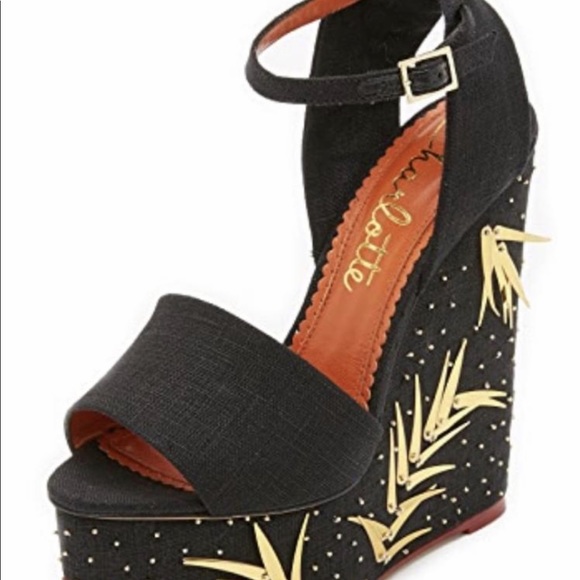 Wedge - Picture 2 of 6